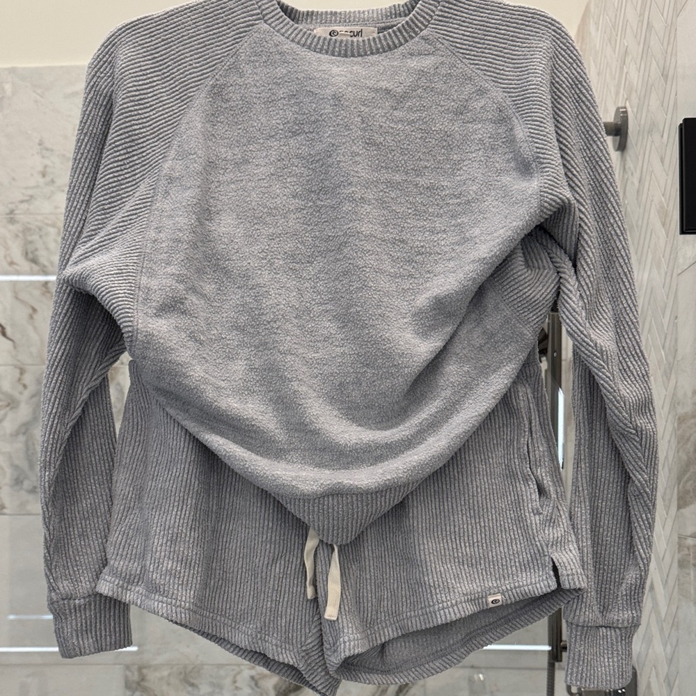 Rip Curl Gray Striped Sweatshirt and shorts